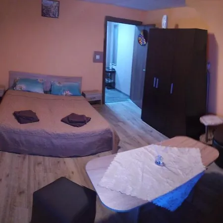 Edelvais Apartman *